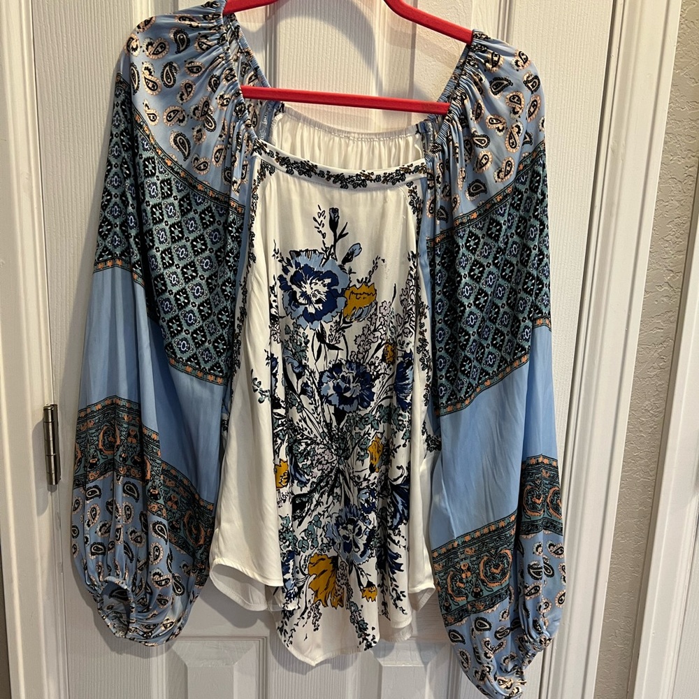 Floral Bohemian Blouse with Blue Accents no brand no size no care tag
